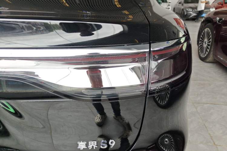 Used Hima Stelato S9 2026 Model Range-Extender Ultra, Rear-wheel Drive, 53kWh Right Rear Taillight