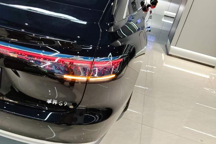 Used Hima Stelato S9 2026 Model Range-Extender Ultra, Rear-wheel Drive, 53kWh Right Rear Taillight