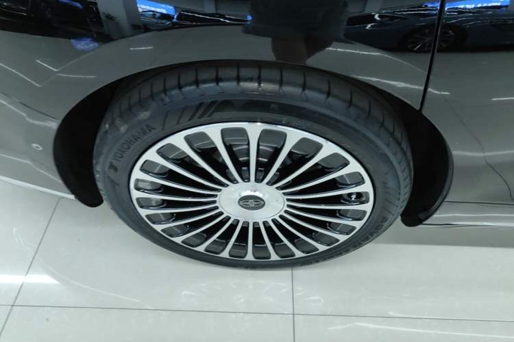 Used Hima Stelato S9 2026 Model Range-Extender Ultra, Rear-wheel Drive, 53kWh Right Rear Wheel Hub