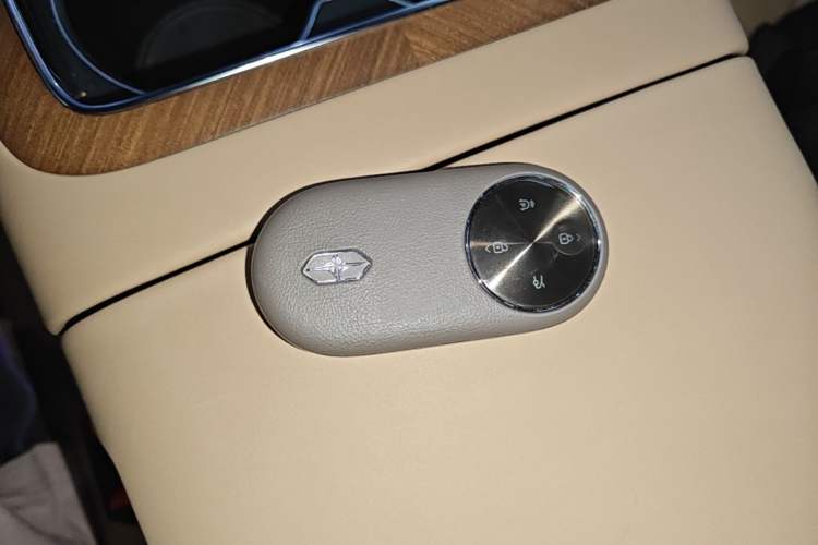 Used Hima Stelato S9 2026 Model Range-Extender Ultra, Rear-wheel Drive, 53kWh Vehicle Key