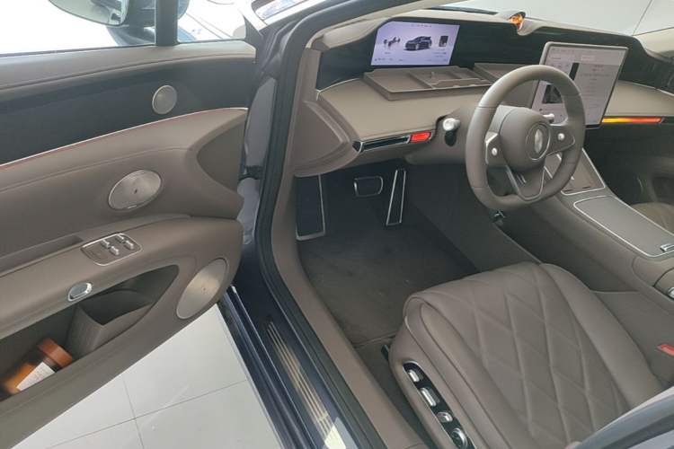 Used Hima Stelato S9 2026 Model Range-Extender Ultra, Rear-wheel Drive, 53kWh Driver Seat