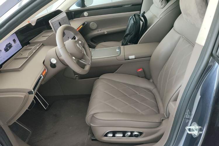 Used Hima Stelato S9 2026 Model Range-Extender Ultra, Rear-wheel Drive, 53kWh Left Front Seat