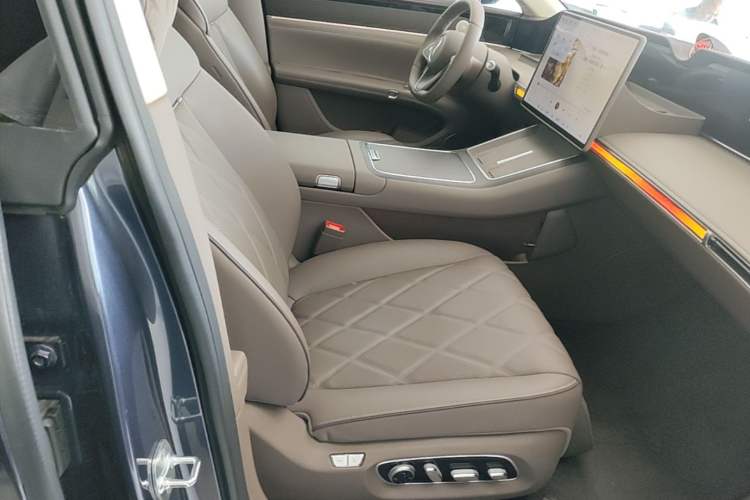 Used Hima Stelato S9 2026 Model Range-Extender Ultra, Rear-wheel Drive, 53kWh Right Front Seat
