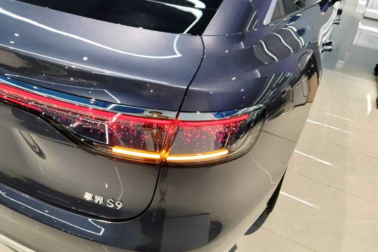 Used Hima Stelato S9 2026 Model Range-Extender Ultra, Rear-wheel Drive, 53kWh Right Rear Taillight