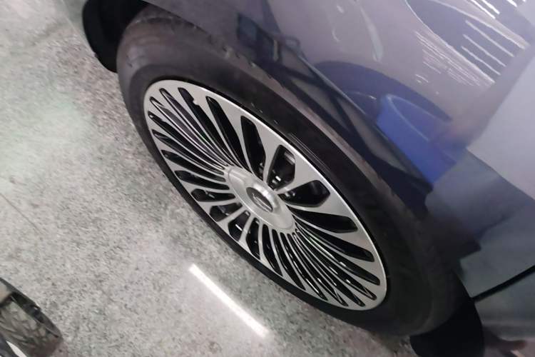 Used Hima Stelato S9 2026 Model Pure-Electric Ultra All-Wheel Drive 100 kWh Right Rear Wheel Hub