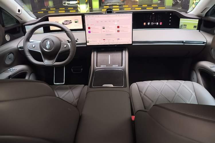 Used Hima Stelato S9 2026 Model Range-Extender Ultra, Rear-wheel Drive, 53kWh Center Console