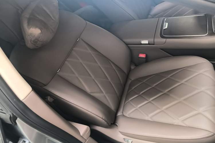 Used Hima Stelato S9 2026 Model Range-Extender Ultra, Rear-wheel Drive, 53kWh Right Front Seat