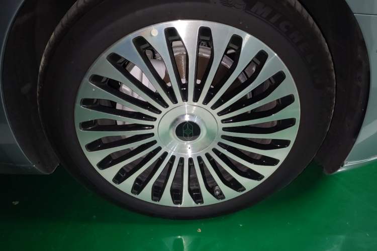 Used Hima Stelato S9 2026 Model Range-Extender Ultra, Rear-wheel Drive, 53kWh Right Front Wheel Hub