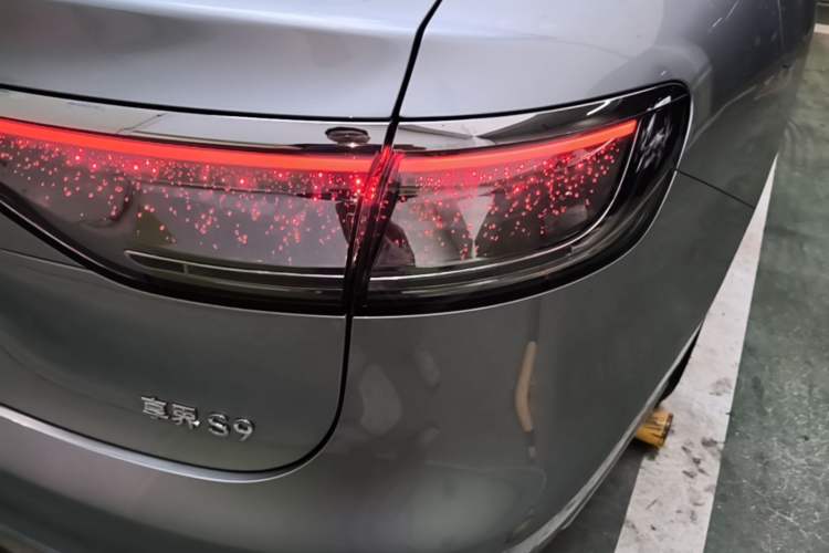 Used Hima Stelato S9 2026 Model Range-Extender Ultra, Rear-wheel Drive, 53kWh Right Rear Taillight