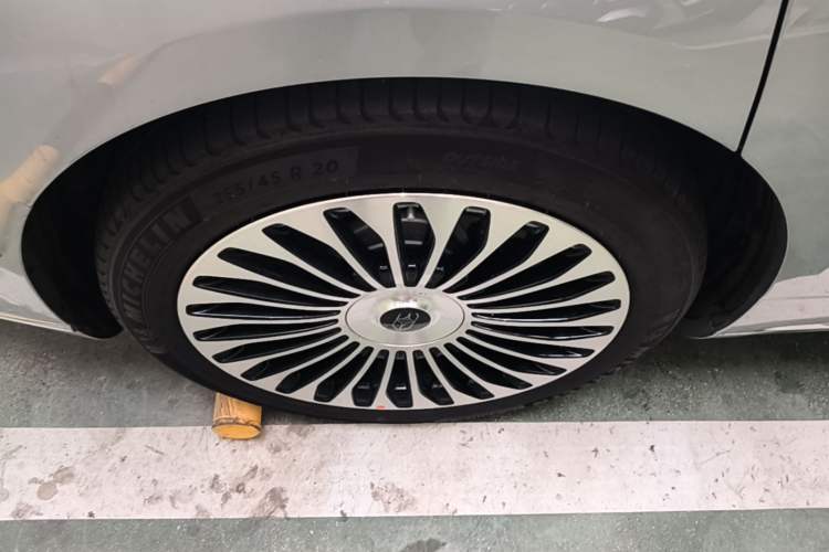 Used Hima Stelato S9 2026 Model Range-Extender Ultra, Rear-wheel Drive, 53kWh Right Rear Wheel Hub