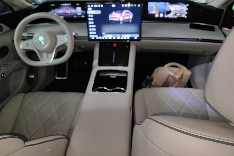 Used Hima Stelato S9 2026 Model Range-Extender Ultra, Rear-wheel Drive, 53kWh Center Console