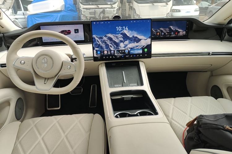 Used Hima Stelato S9 2026 Model Range-Extender Ultra, Rear-wheel Drive, 53kWh Center Console