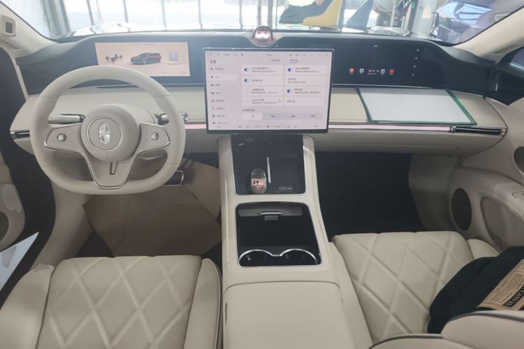 Used Hima Stelato S9 2026 Model Range-Extender Ultra, Rear-wheel Drive, 53kWh Center Console