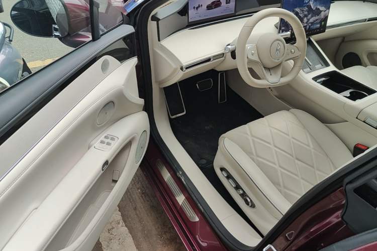 Used Hima Stelato S9 2026 Model Range-Extender Ultra, Rear-wheel Drive, 53kWh Driver Seat