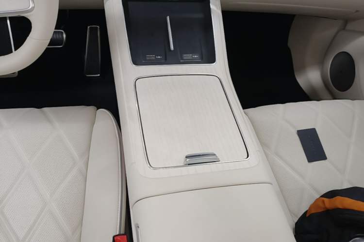 Used Hima Stelato S9 2026 Model Range-Extender Ultra, Rear-wheel Drive, 53kWh Gear Lever
