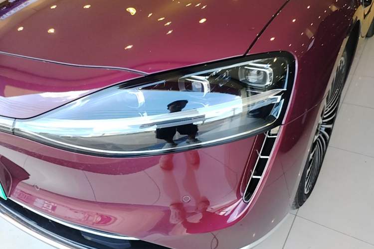 Used Hima Stelato S9 2026 Model Range-Extender Ultra, Rear-wheel Drive, 53kWh Left Front Headlight