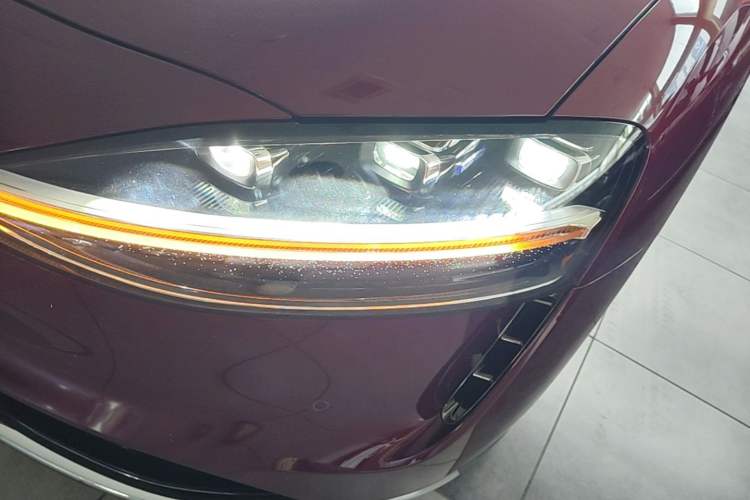 Used Hima Stelato S9 2026 Model Range-Extender Ultra, Rear-wheel Drive, 53kWh Left Front Headlight