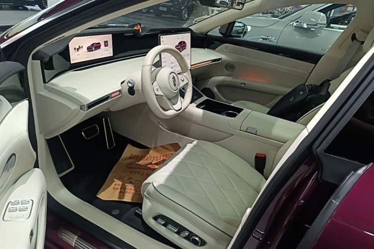 Used Hima Stelato S9 2026 Model Range-Extender Ultra, Rear-wheel Drive, 53kWh Left Front Seat