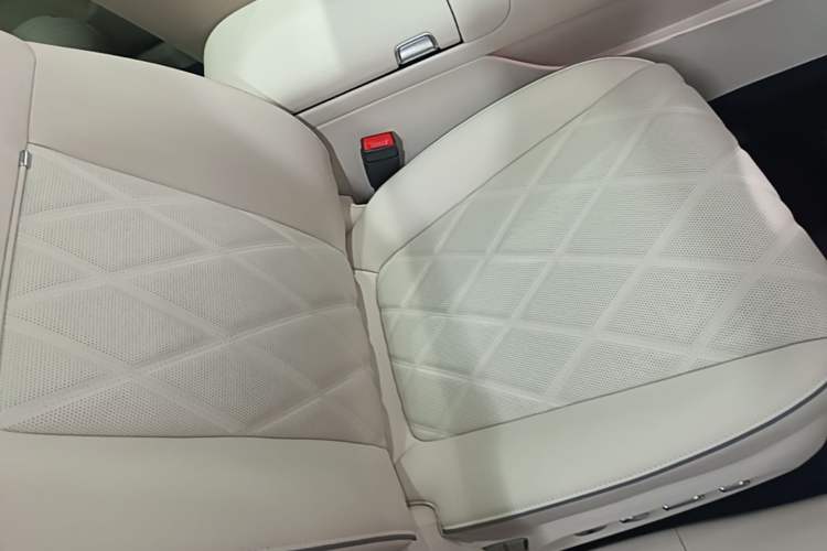 Used Hima Stelato S9 2026 Model Range-Extender Ultra, Rear-wheel Drive, 53kWh Right Front Seat
