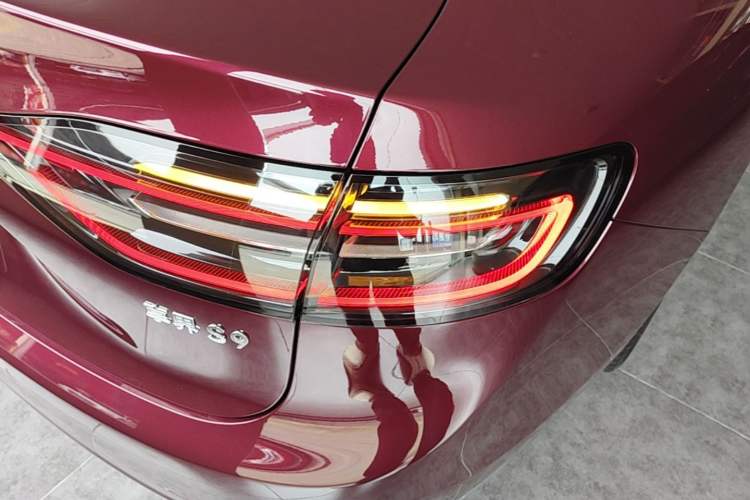 Used Hima Stelato S9 2026 Model Range-Extender Ultra, Rear-wheel Drive, 53kWh Right Rear Taillight