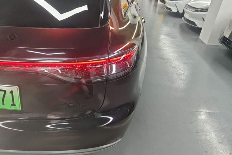 Used Hima Stelato S9 2026 Model Pure-Electric Max All-Wheel Drive 100 kWh Right Rear Taillight