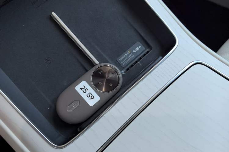 Used Hima Stelato S9 2026 Model Range-Extender Ultra, Rear-wheel Drive, 53kWh Vehicle Key