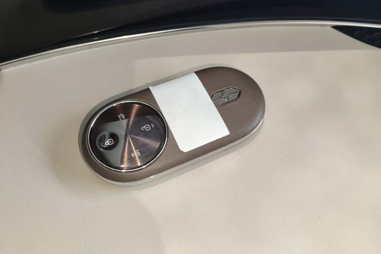 Used Hima Stelato S9 2026 Model Range-Extender Ultra, Rear-wheel Drive, 53kWh Vehicle Key