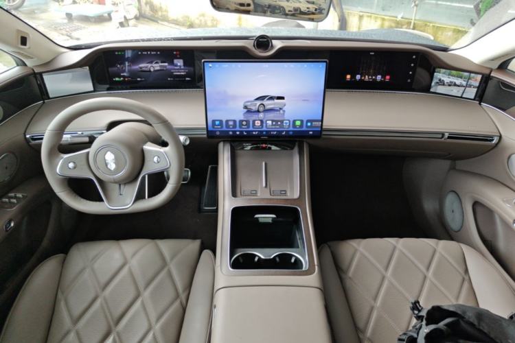 Used Hima Stelato S9 2026 Model Range-Extender Ultra, Rear-wheel Drive, 53kWh Center Console