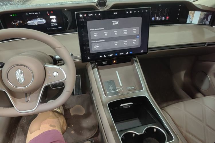 Used Hima Stelato S9 2026 Model Range-Extender Ultra, Rear-wheel Drive, 53kWh Center Console