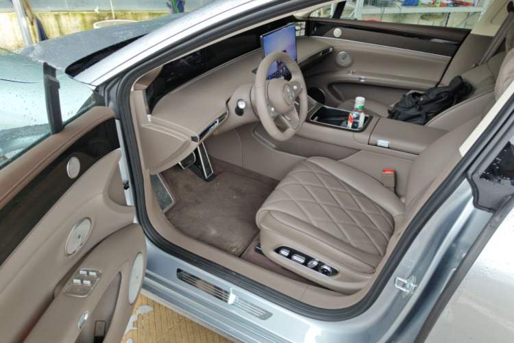Used Hima Stelato S9 2026 Model Range-Extender Ultra, Rear-wheel Drive, 53kWh Driver Seat