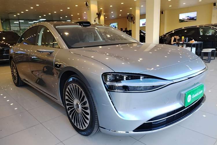 Used Hima Stelato S9 2026 Model Range-Extender Ultra, Rear-wheel Drive, 53kWh Front Right 45 Deg