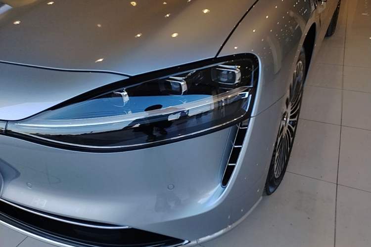 Used Hima Stelato S9 2026 Model Range-Extender Ultra, Rear-wheel Drive, 53kWh Left Front Headlight