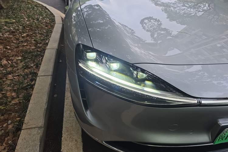 Used Hima Stelato S9 2026 Model Range-Extended Max Rear-Wheel Drive 53 kWh Right Front Headlight