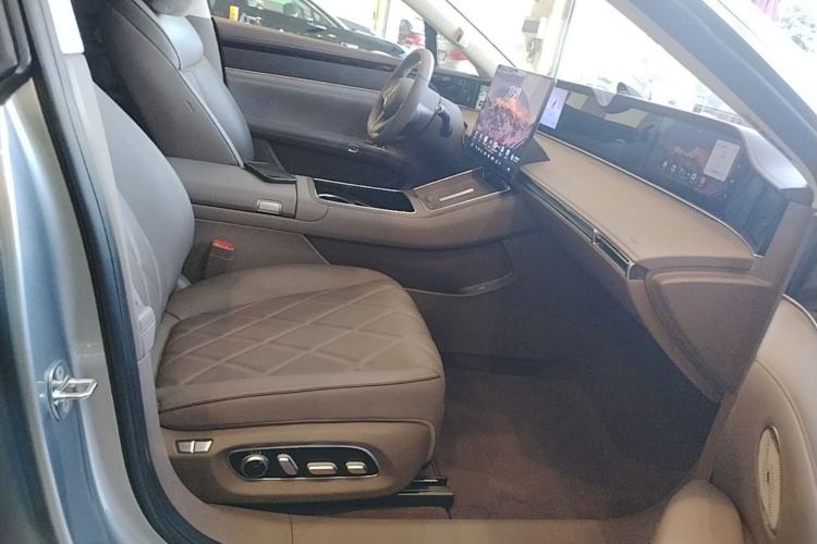 Used Hima Stelato S9 2026 Model Range-Extender Ultra, Rear-wheel Drive, 53kWh Right Front Seat