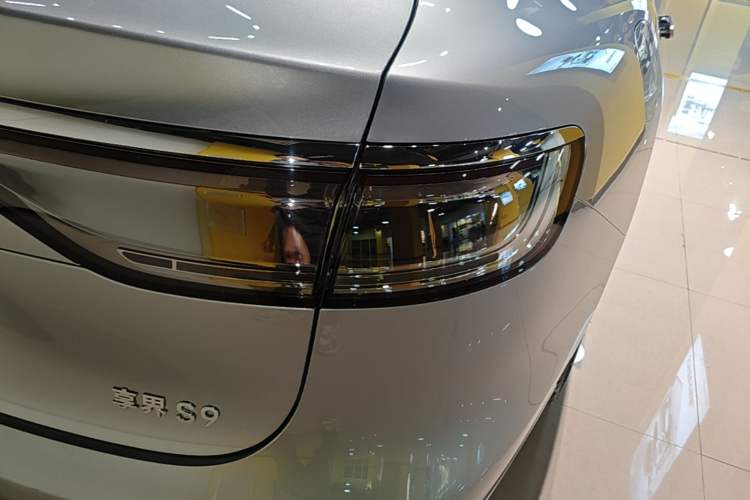 Used Hima Stelato S9 2026 Model Range-Extender Ultra, Rear-wheel Drive, 53kWh Right Rear Taillight