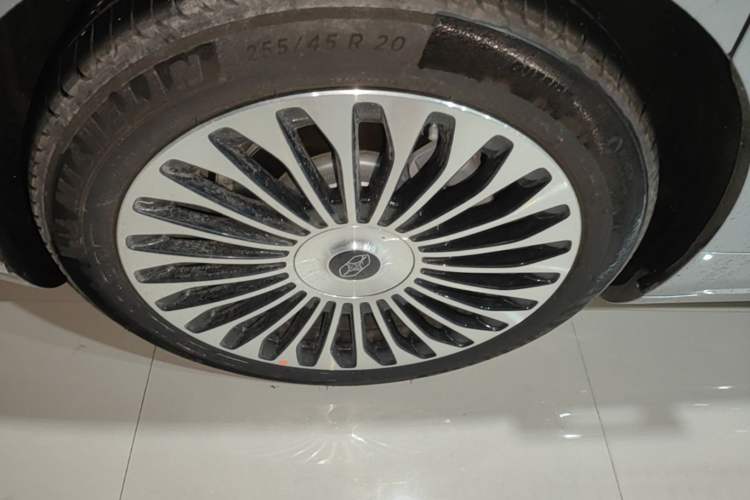 Used Hima Stelato S9 2026 Model Range-Extender Ultra, Rear-wheel Drive, 53kWh Right Rear Wheel Hub
