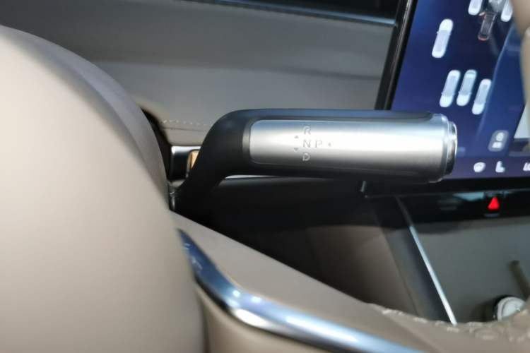 Used Hima Stelato S9T 2025 Model Range-Extended Max Gear Lever