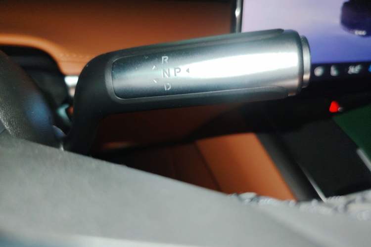 Used Hima Stelato S9T 2025 Model Range-Extended Max Gear Lever