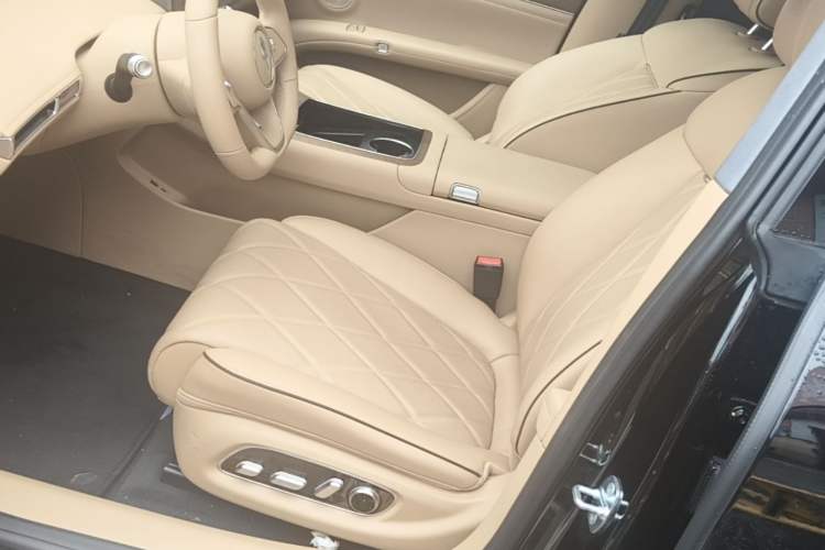 Used Hima Stelato S9T 2025 Model Range-Extended Ultra Long-Range Version Left Front Seat