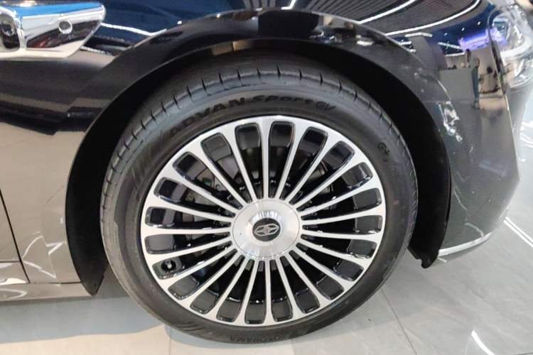 Used Hima Stelato S9T 2025 Model Range-Extended Ultra Long-Range Version Left Front Wheel Hub