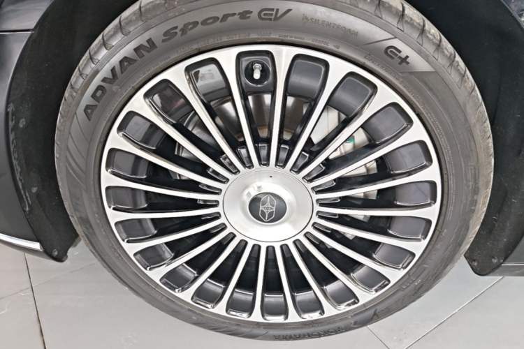 Used Hima Stelato S9T 2025 Model Range-Extended Ultra Long-Range Version Left Front Wheel Hub