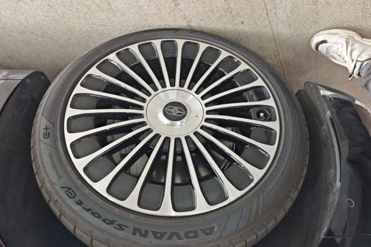 Used Hima Stelato S9T 2025 Model Range-Extended Max Long-Range Version Left Front Wheel Hub