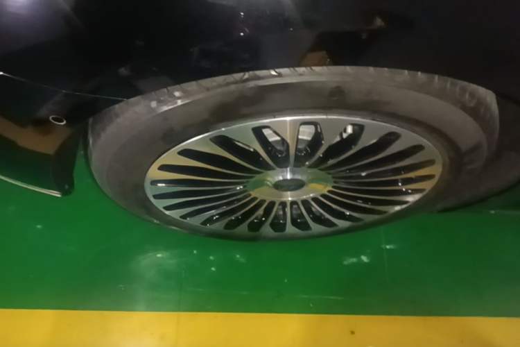 Used Hima Stelato S9T 2025 Model Range-Extended Ultra Long-Range Version Left Front Wheel Hub