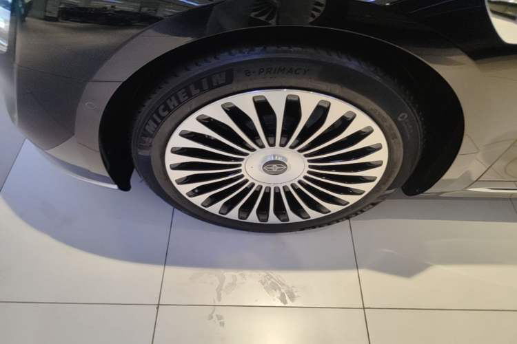 Used Hima Stelato S9T 2025 Model Range-Extended Ultra Long-Range Version Left Front Wheel Hub