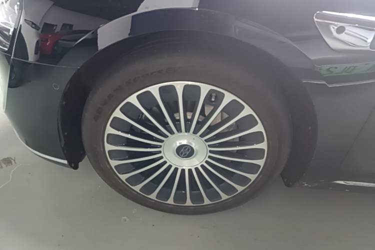 Used Hima Stelato S9T 2025 Model Range-Extended Ultra Long-Range Version Left Front Wheel Hub