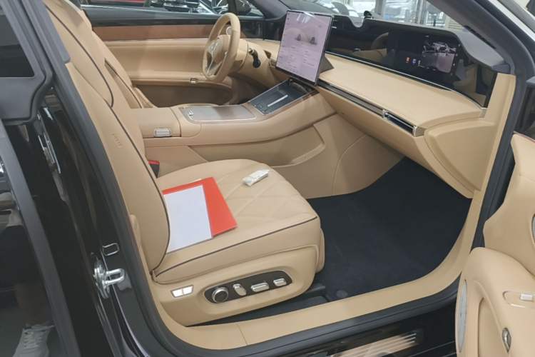 Used Hima Stelato S9T 2025 Model Range-Extended Ultra Long-Range Version Right Front Seat