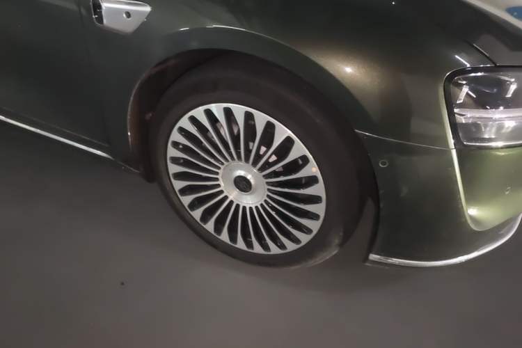 Used Hima Stelato S9T 2025 Model Range-Extended Ultra Long-Range Version Right Front Wheel Hub