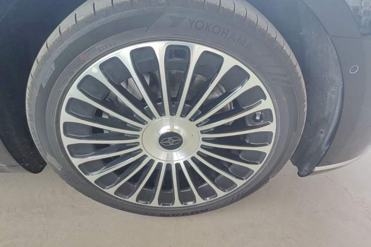 Used Hima Stelato S9T 2025 Model Range-Extended Ultra Long-Range Version Right Front Wheel Hub