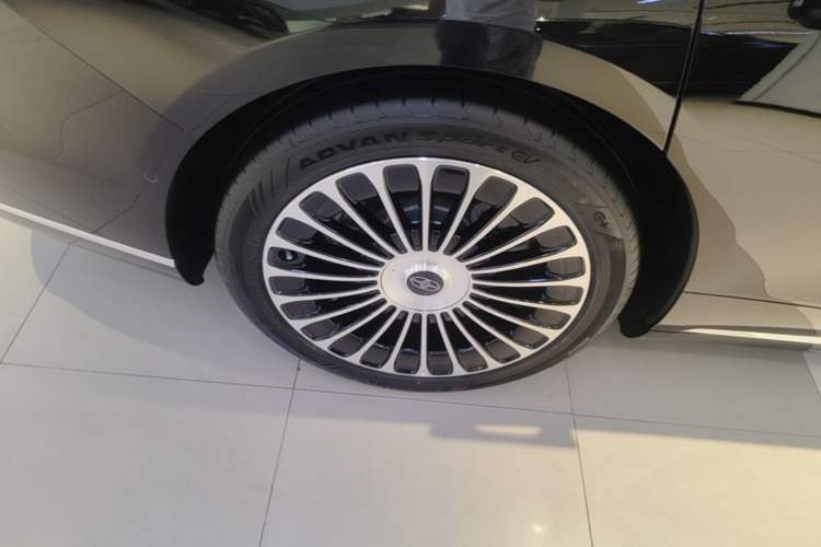 Used Hima Stelato S9T 2025 Model Range-Extended Ultra Long-Range Version Right Rear Wheel Hub