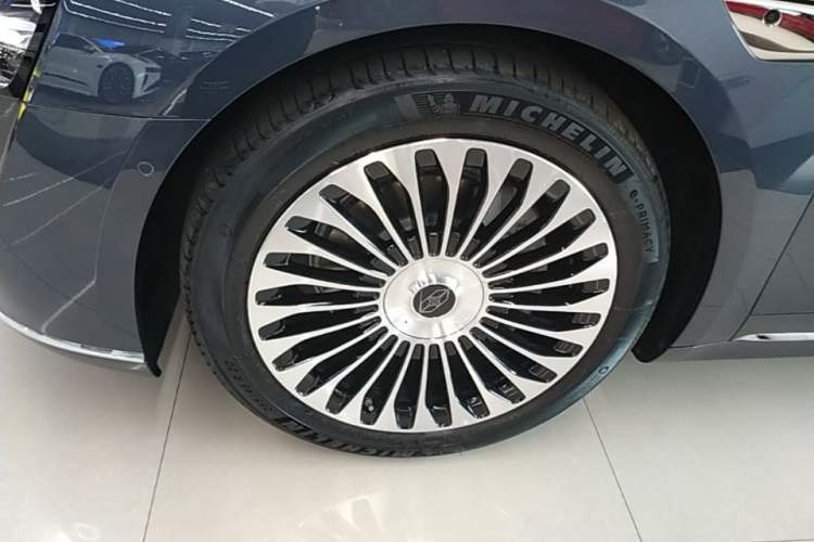 Used Hima Stelato S9T 2025 Model Range-Extended Ultra Long-Range Version Left Front Wheel Hub
